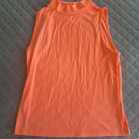 Tops - Picture 6 of 7